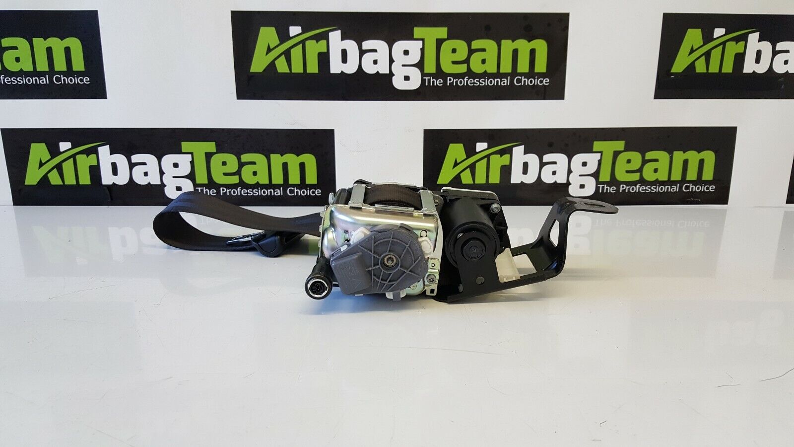 Range-Rover-Vogue-L405-2012-2021-OSF-Offside-Driver-Front-Seatbelt-266051044290-2