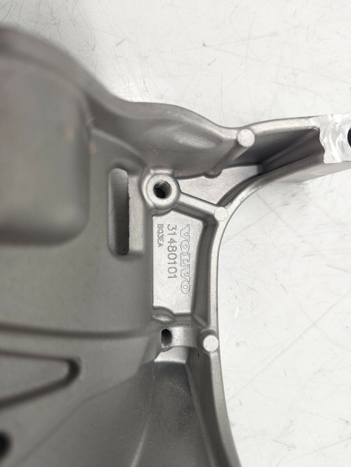 Volvo-XC40-XC60-XC90-2018-On-20L-Diesel-Alternator-Bracket-31480101-255377803620-2