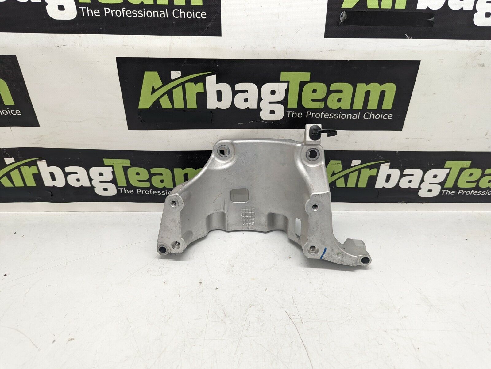 Volvo-XC40-XC60-XC90-2018-On-20L-Diesel-Alternator-Bracket-31480101-255377803620