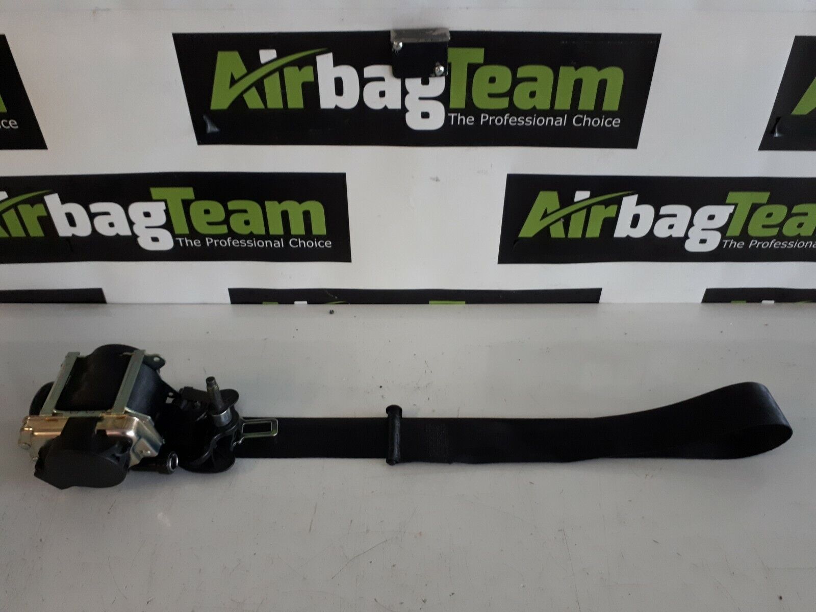 Land-Rover-Discovery-L462-2017-Onwards-Driver-Side-Front-Seatbelt-OS-265947548992