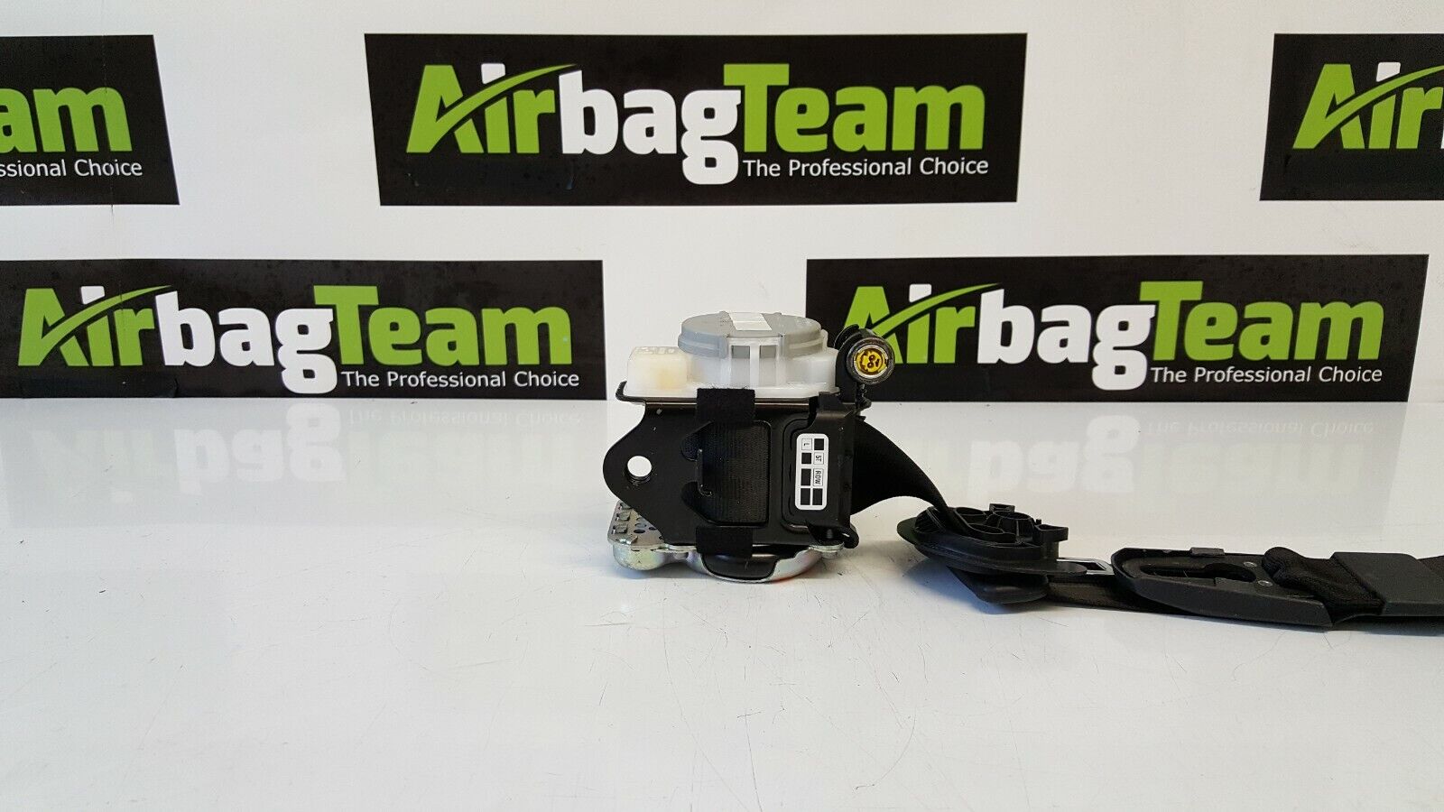 Porsche-Macan-2014-2019-Passenger-Side-Front-Seatbelt-NS-255780646322-2