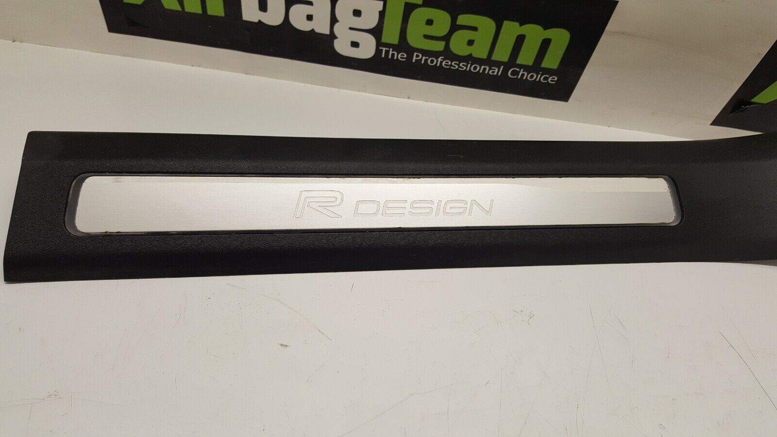 Volvo-XC90-2015-On-R-Design-Front-Driver-Side-Door-Kick-Plate-31363649-255842833853-2