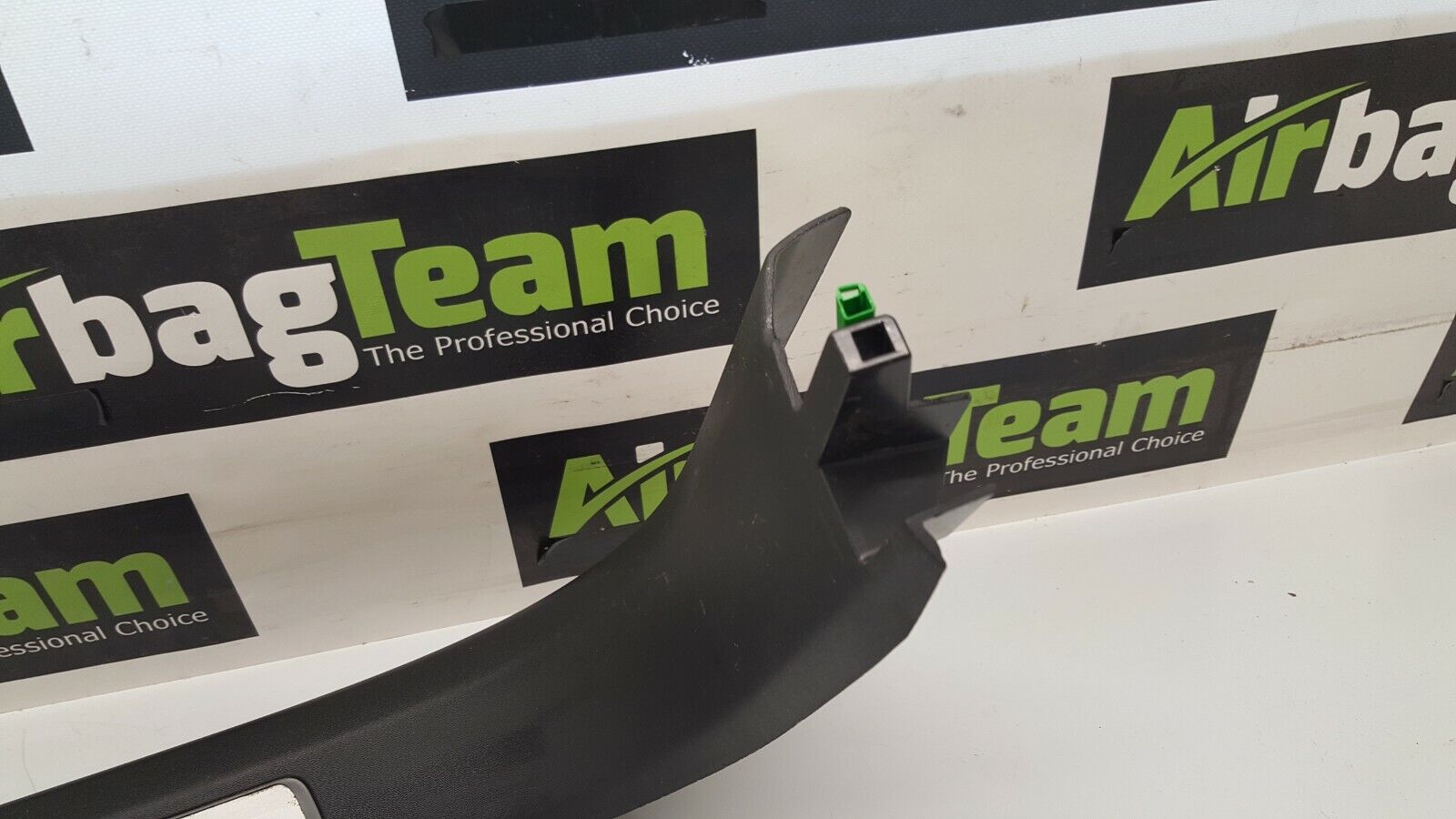 Volvo-XC90-2015-On-R-Design-Front-Driver-Side-Door-Kick-Plate-31363649-255842833853-3