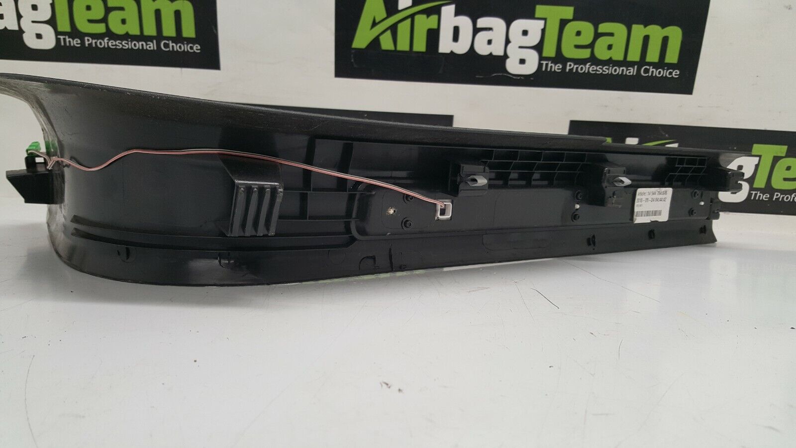 Volvo-XC90-2015-On-R-Design-Front-Driver-Side-Door-Kick-Plate-31363649-255842833853-4