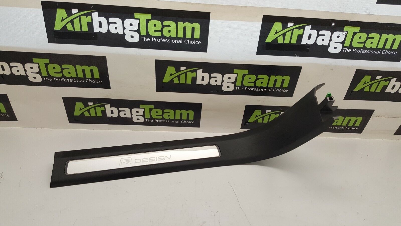 Volvo-XC90-2015-On-R-Design-Front-Driver-Side-Door-Kick-Plate-31363649-255842833853