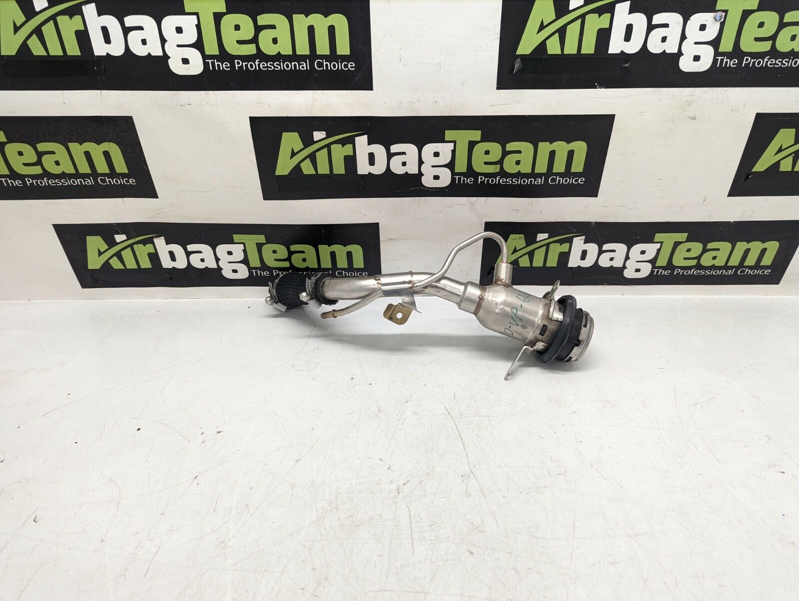 Aston-Martin-DB11-2016-Onwards-Fuel-Filler-Pipe-Hose-Assembly-KY63-9034-AC-255342029274