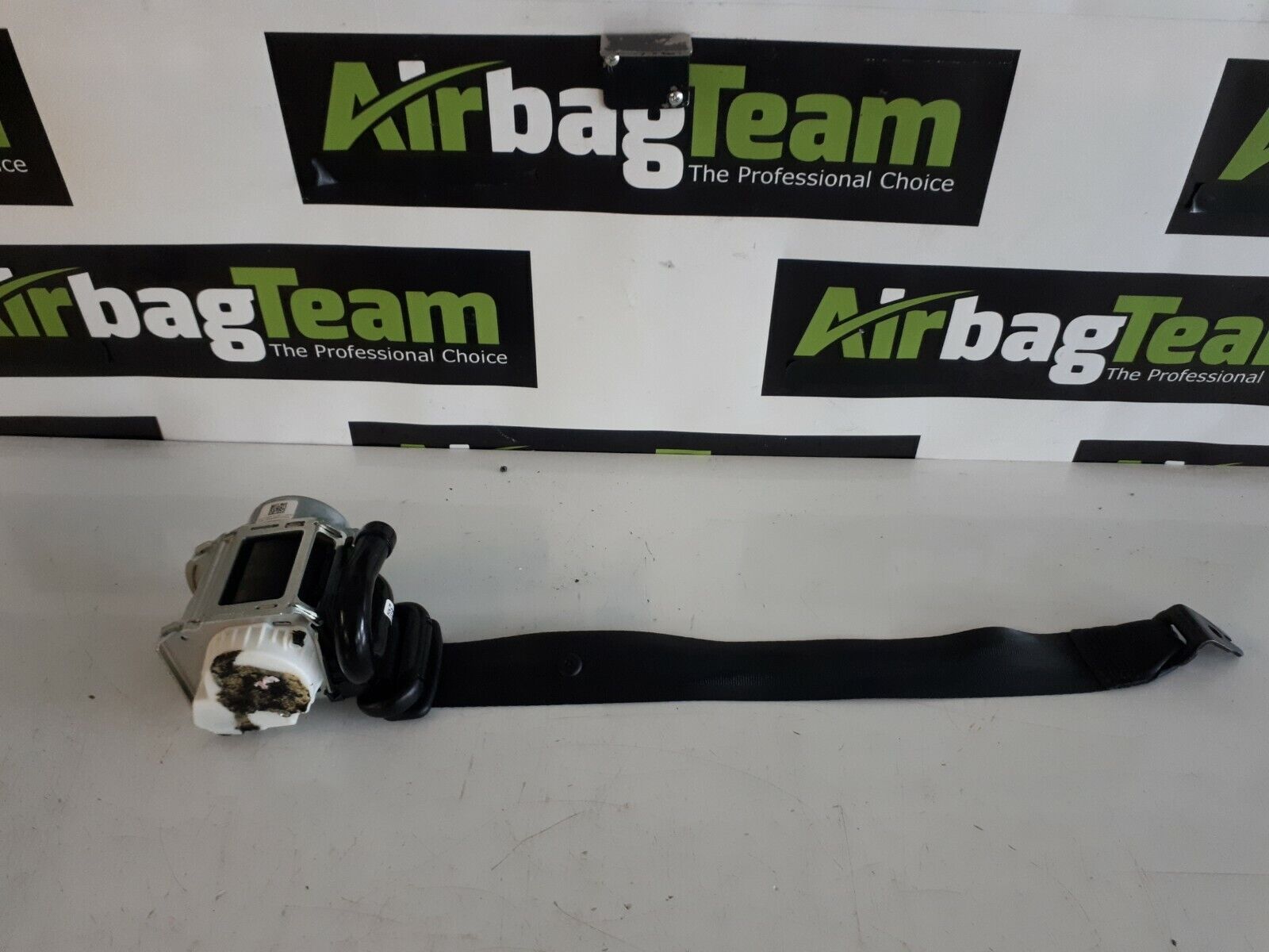 Jaguar-I-Pace-2018-Onwards-Driver-Side-Rear-Seatbelt-ROS-255787451854