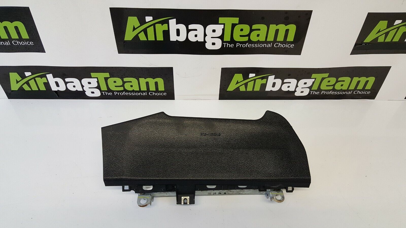 Toyota-Hilux-2016-Onward-Knee-Airbag-264845190054