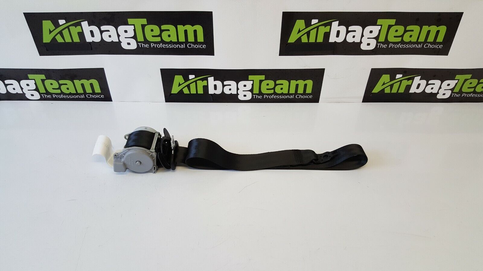 Volkswagen-Crafter-2017-Onwards-Rear-Middle-Seatbelt-255758949114