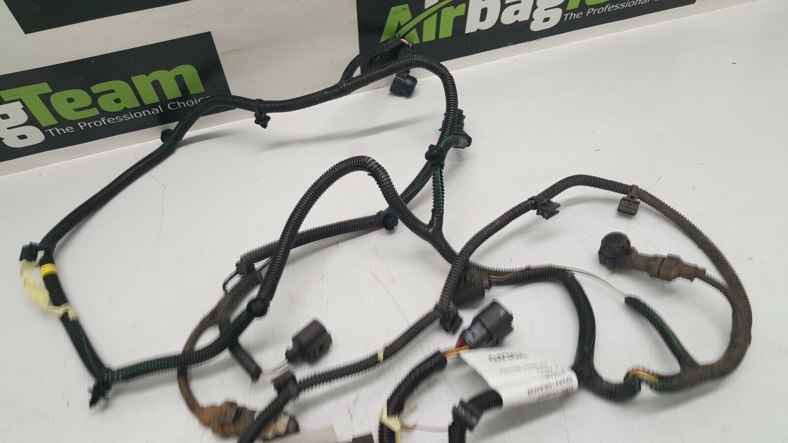 Volvo-XC40-T5-15-Hybrid-Rear-Parking-Aid-With-Sensors-31678925-255147462324-3