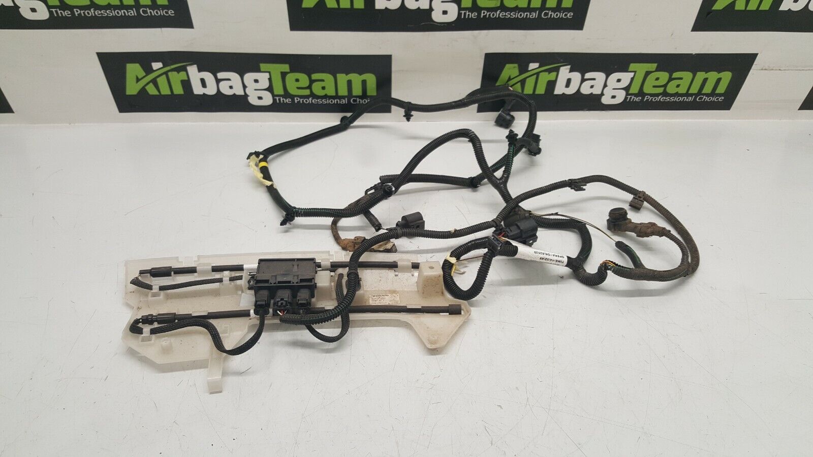 Volvo-XC40-T5-15-Hybrid-Rear-Parking-Aid-With-Sensors-31678925-255147462324