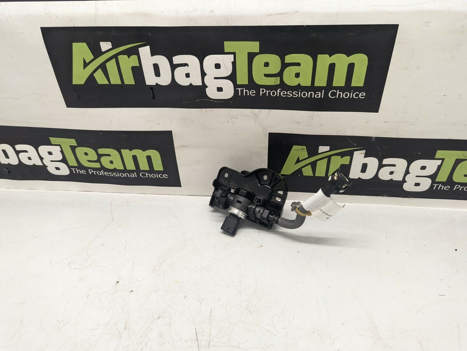 Volvo-XC40-XC60-XC90-2018-On-20L-Pressure-Sensor-With-Bracket-31669211-255378042464