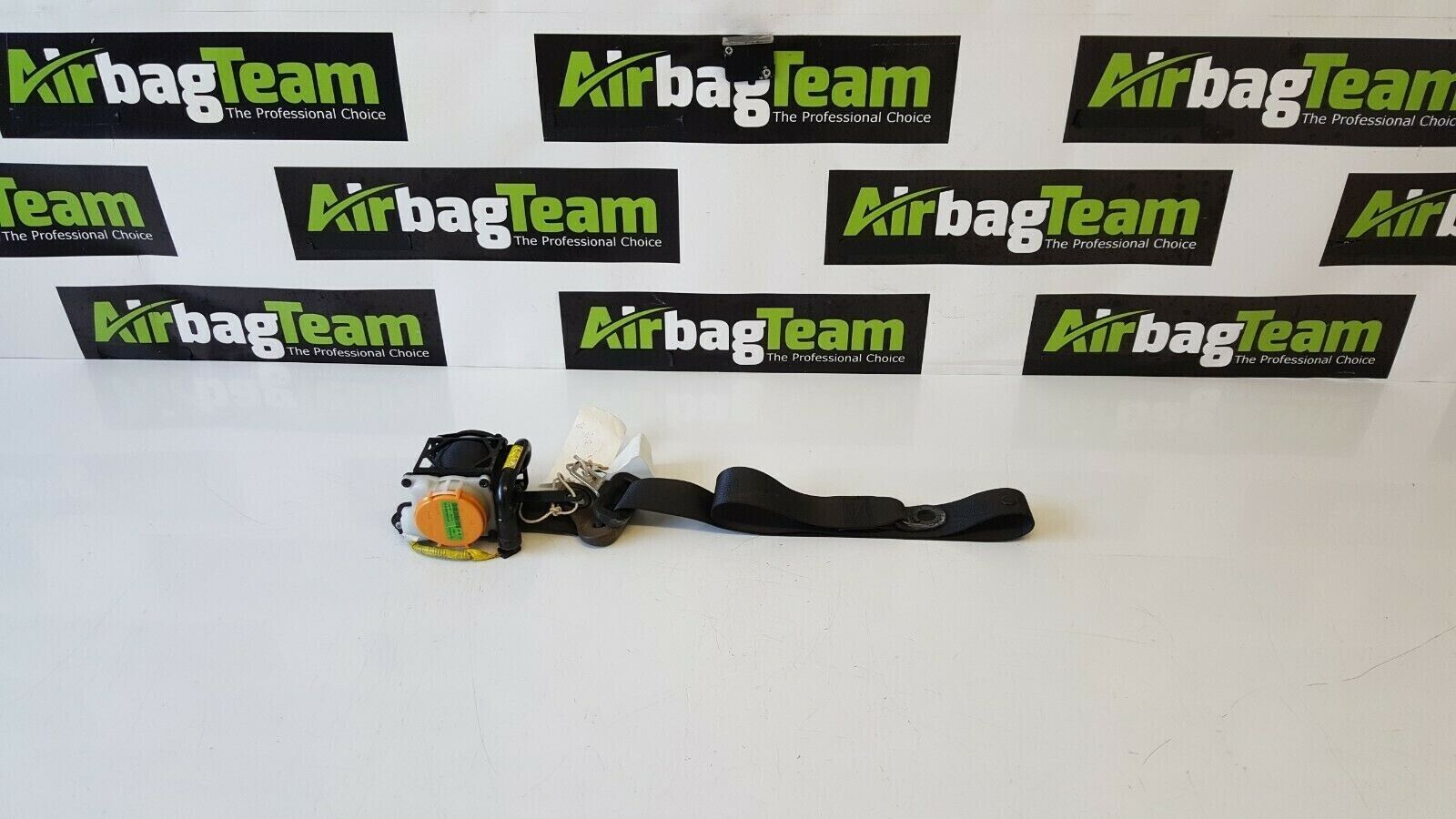 Toyota-Hi-Lux-2015-Onwards-NSF-Nearside-Passenger-Front-Seatbelt-266636352705