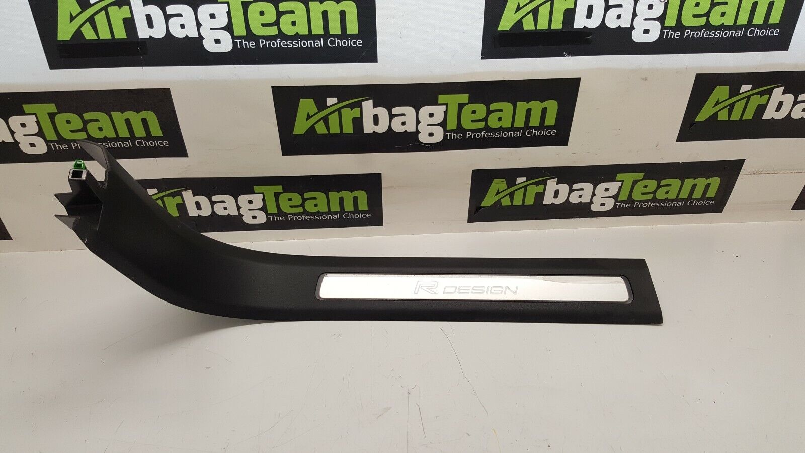 Volvo XC90 2015 On R Design Front Left Door Kick Plate 31363642