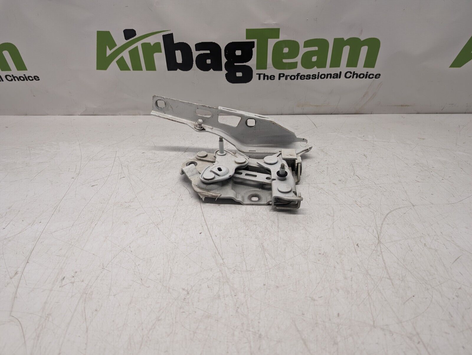 Porsche-Taycan-2019-On-Pair-Of-Front-Bonnet-Hinges-9J1823296-9J1823295-256473174176-5