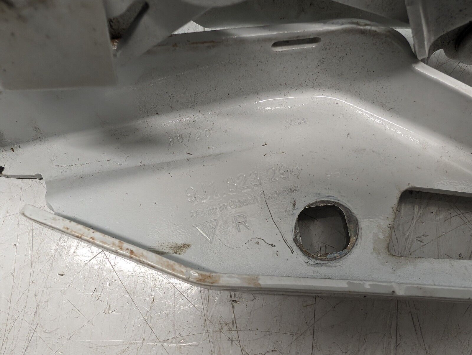 Porsche-Taycan-2019-On-Pair-Of-Front-Bonnet-Hinges-9J1823296-9J1823295-256473174176-6