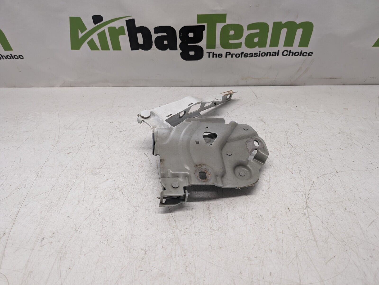 Porsche-Taycan-2019-On-Pair-Of-Front-Bonnet-Hinges-9J1823296-9J1823295-256473174176-7