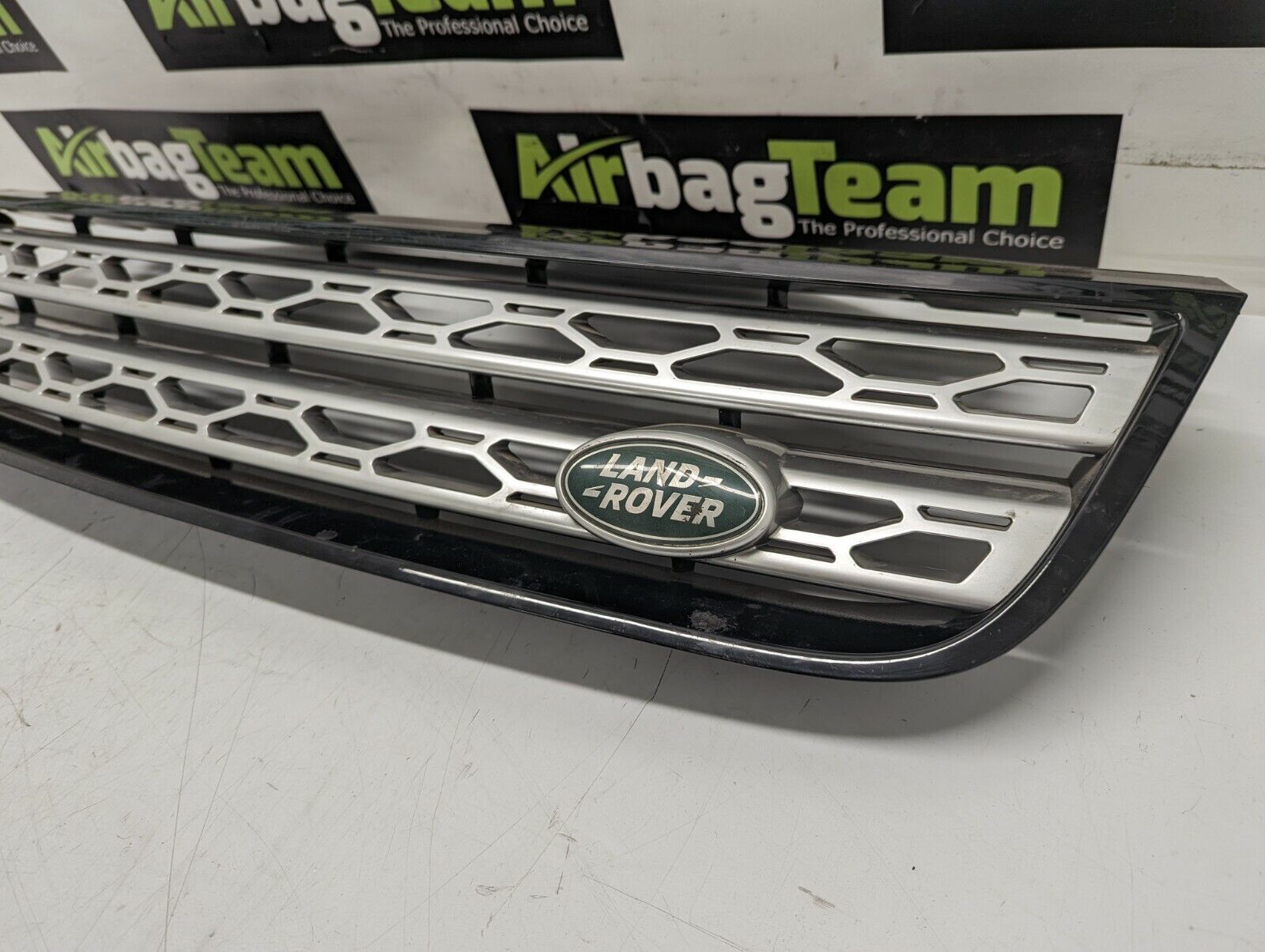 Land-Rover-Discovery-L462-2017-Onwards-Front-Bumper-Grill-HY32-8200-ABC-255425712557-4