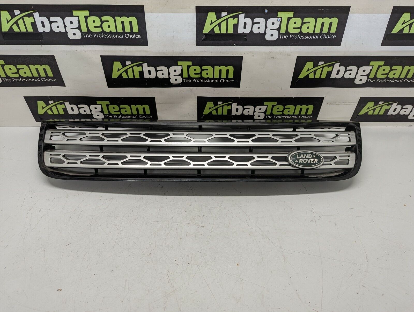 Land-Rover-Discovery-L462-2017-Onwards-Front-Bumper-Grill-HY32-8200-ABC-255425712557