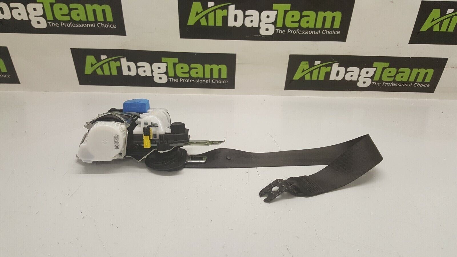 VW-Volkswagen-SV-2014-On-NSF-Nearside-Passenger-Front-Extra-Safety-Seatbelt-256109465047