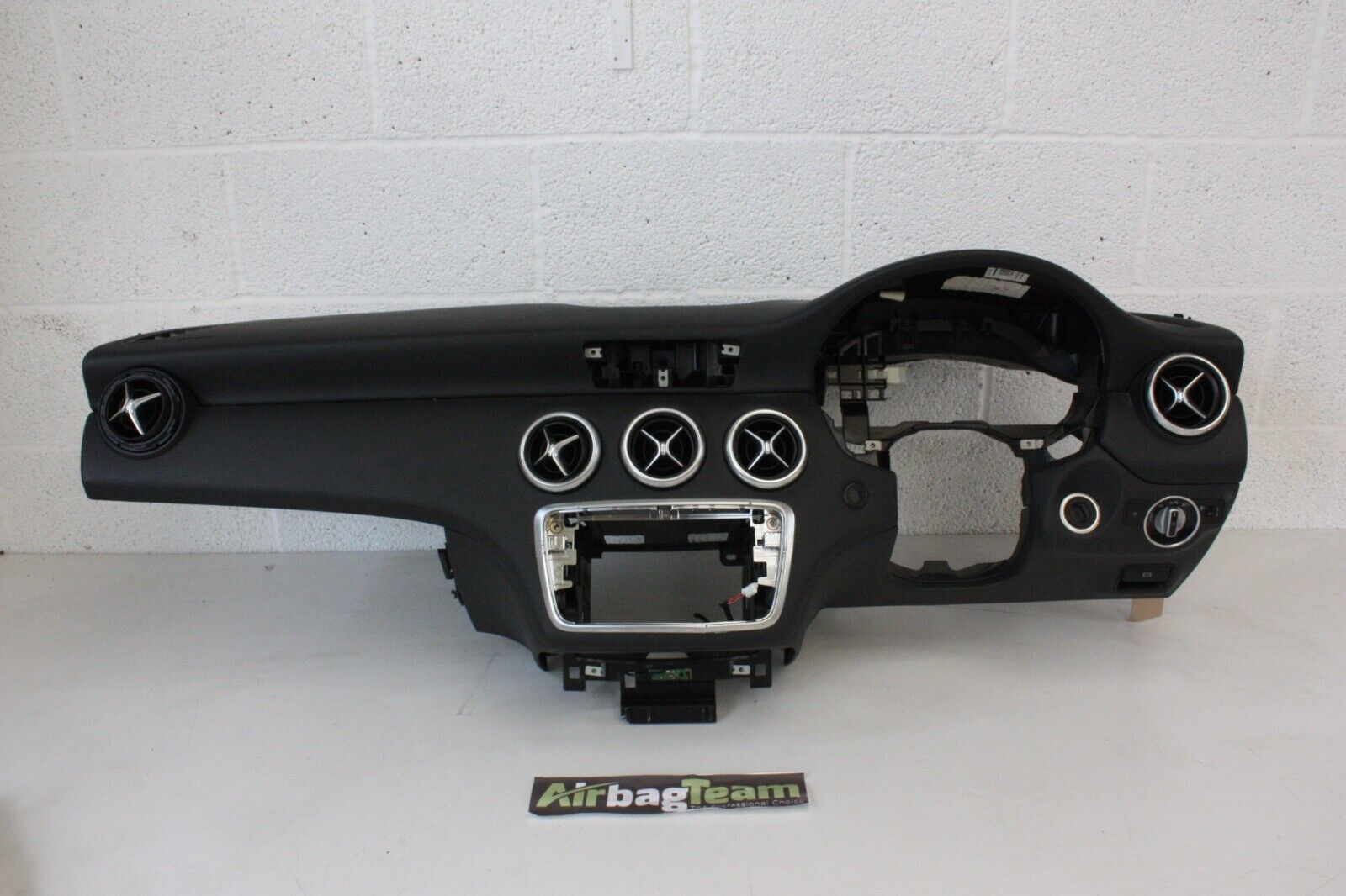 Mercedes-GLA-2015-2019-Dashboard-255901518488