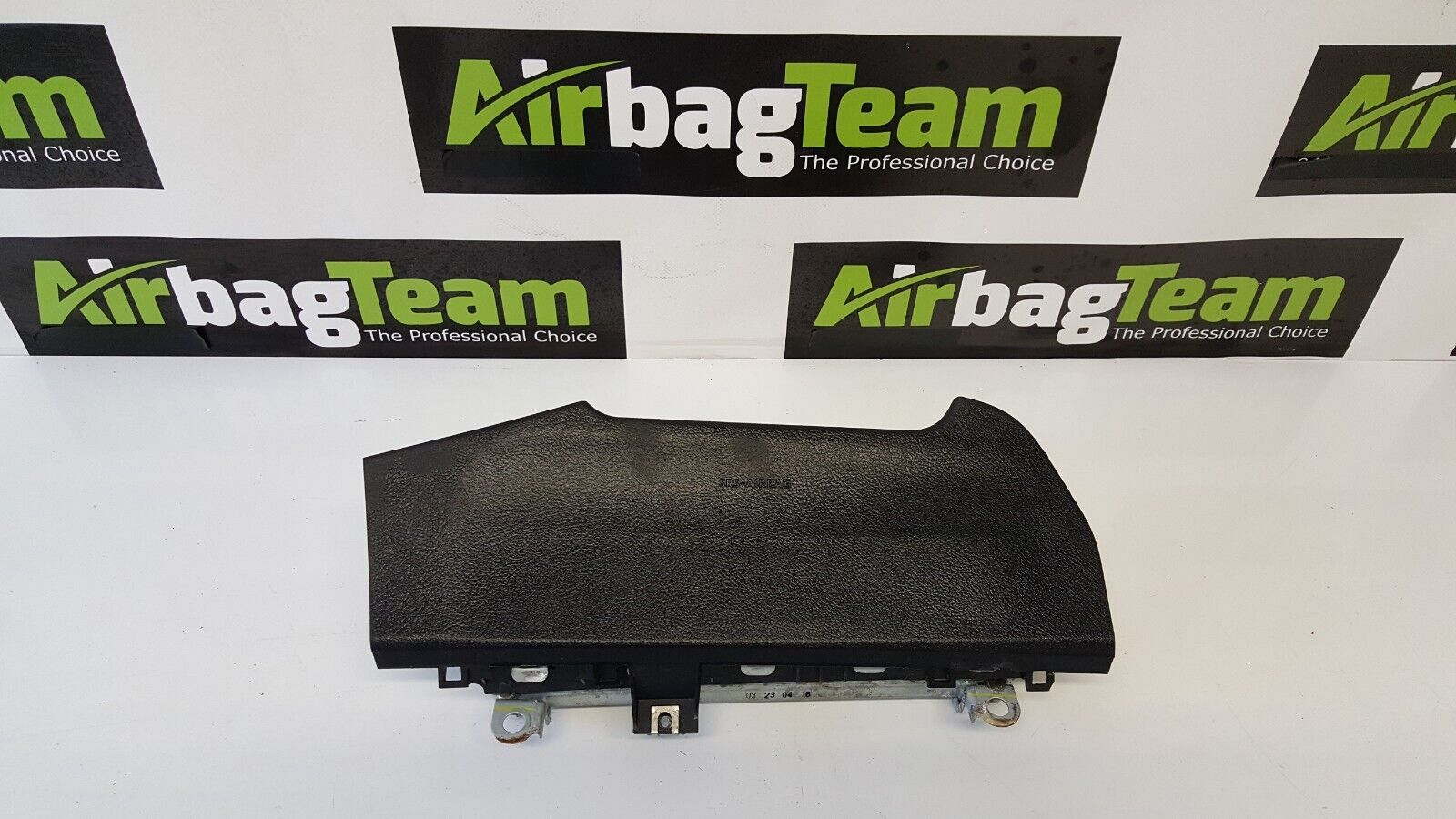 Toyota-Hi-Lux-2016-Onwards-Knee-Airbag-266632641548