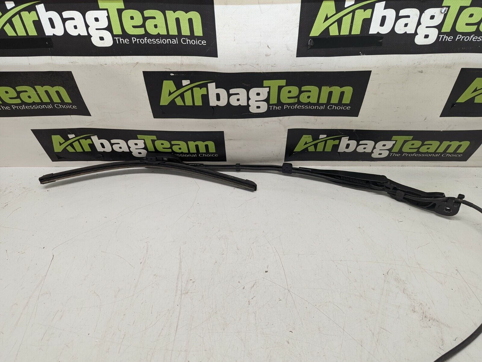 Volvo XC40 2018 Onwards Both Front Windscreen Wipers, Pipes & Blades