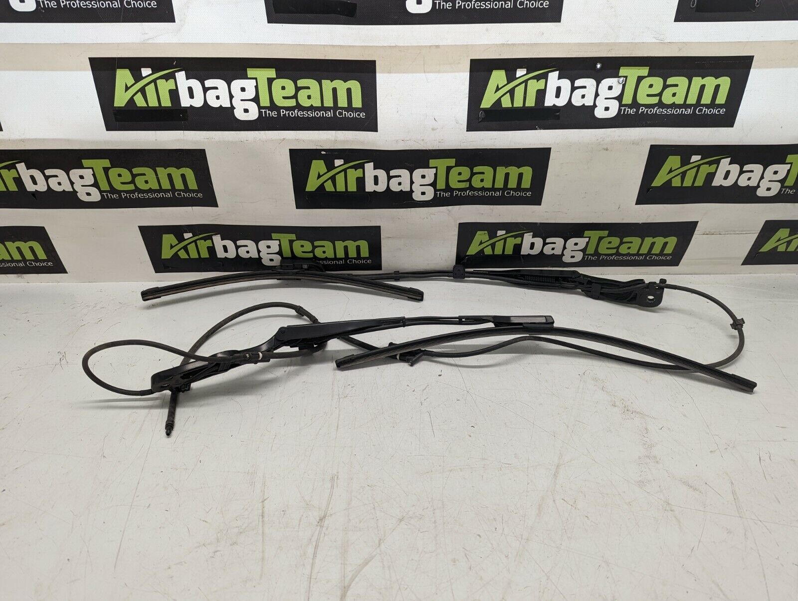 Volvo XC40 2018 Onwards Both Front Windscreen Wipers, Pipes & Blades