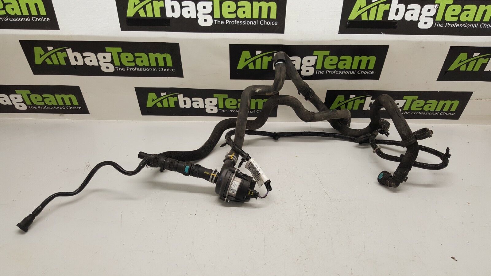 Land-Rover-Range-Rover-Sport-14-Onwards-L494-30-Water-Pump-Pipes-EPLA8501BD-255084635029