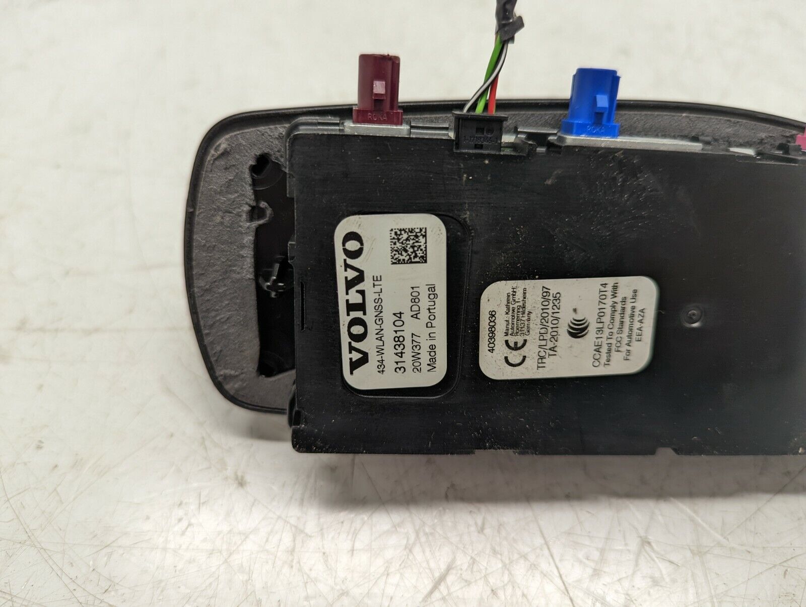 Volvo-XC40-2018-Onwards-Antenna-Amplifier-With-Casing-31438104-255474827989-3